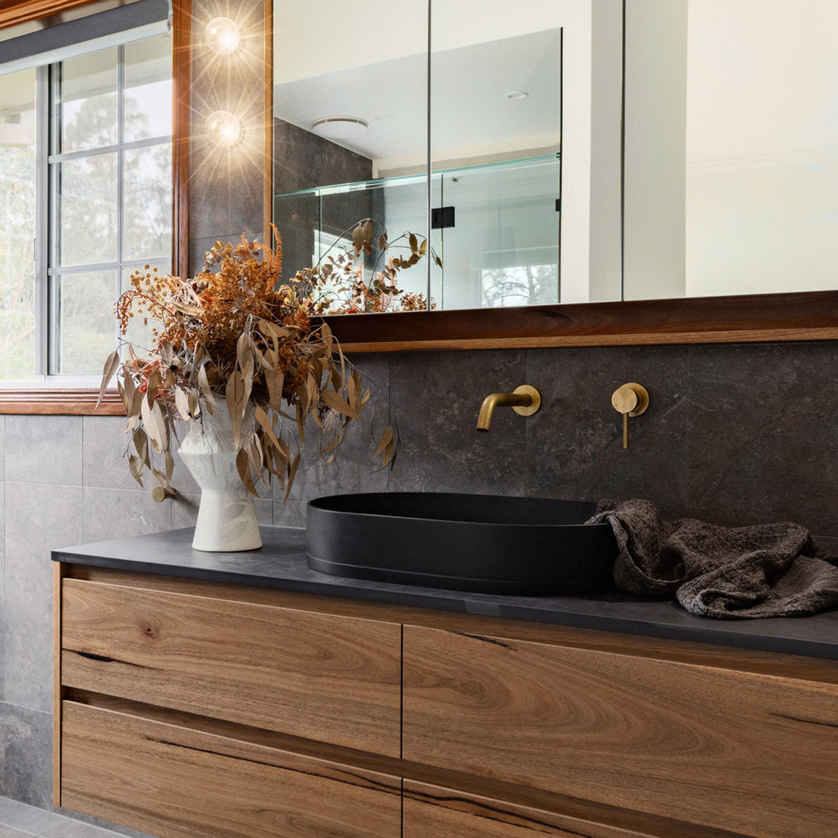 Pill in Charcoal – Bathroom